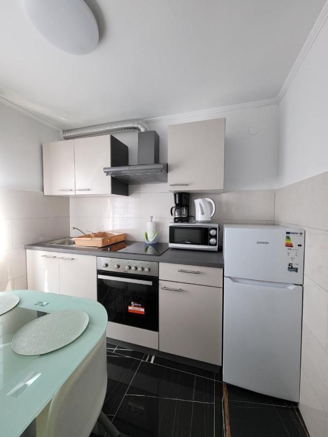 Apartman Dora With Sea View And Terrace Umag Exterior foto
