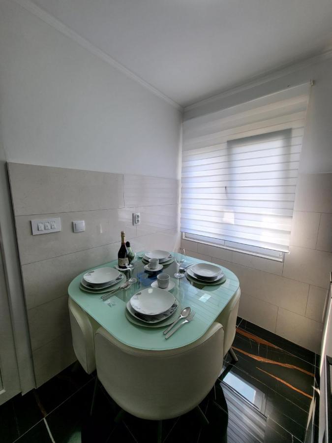 Apartman Dora With Sea View And Terrace Umag Exterior foto