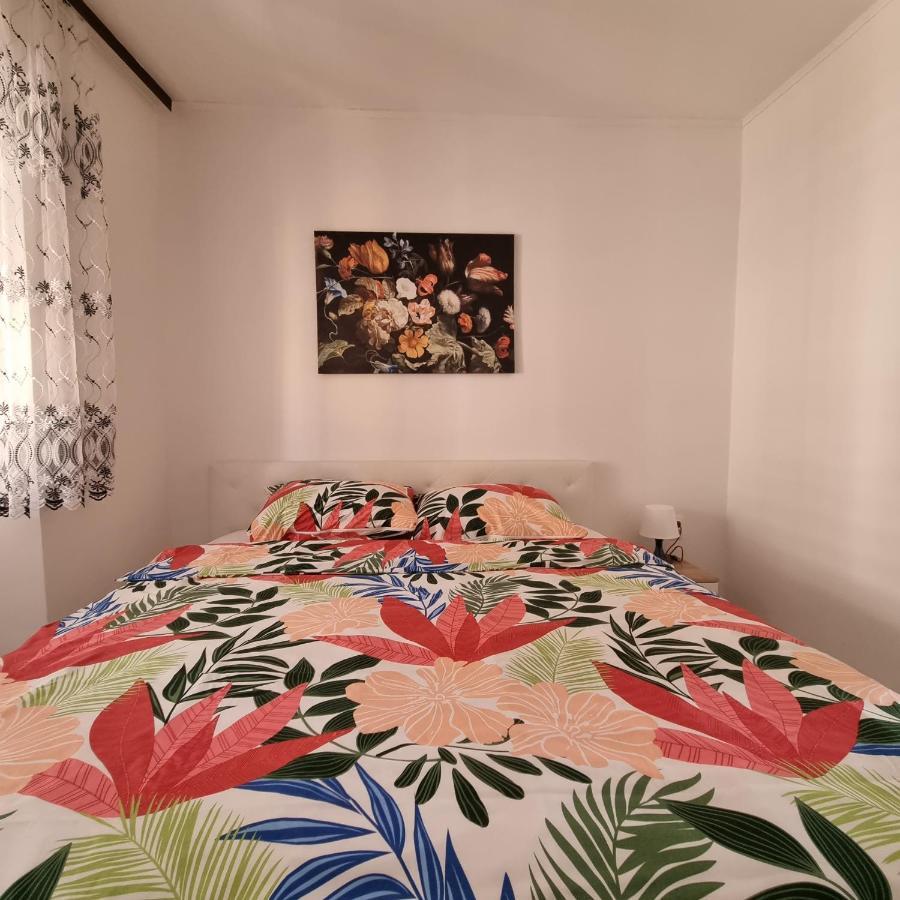 Apartman Dora With Sea View And Terrace Umag Exterior foto